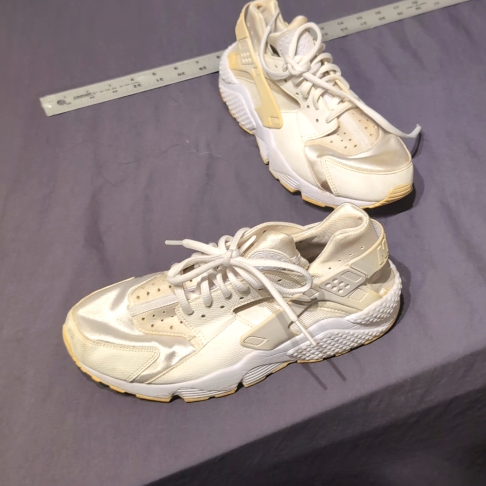 Nike Gold Huraches!!!